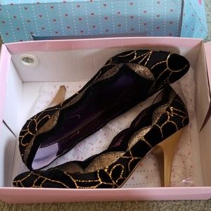 Dress shoes worn once